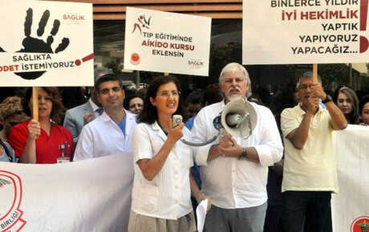 Doktorlar Şiddete Karşı Aikido Öğrenecek