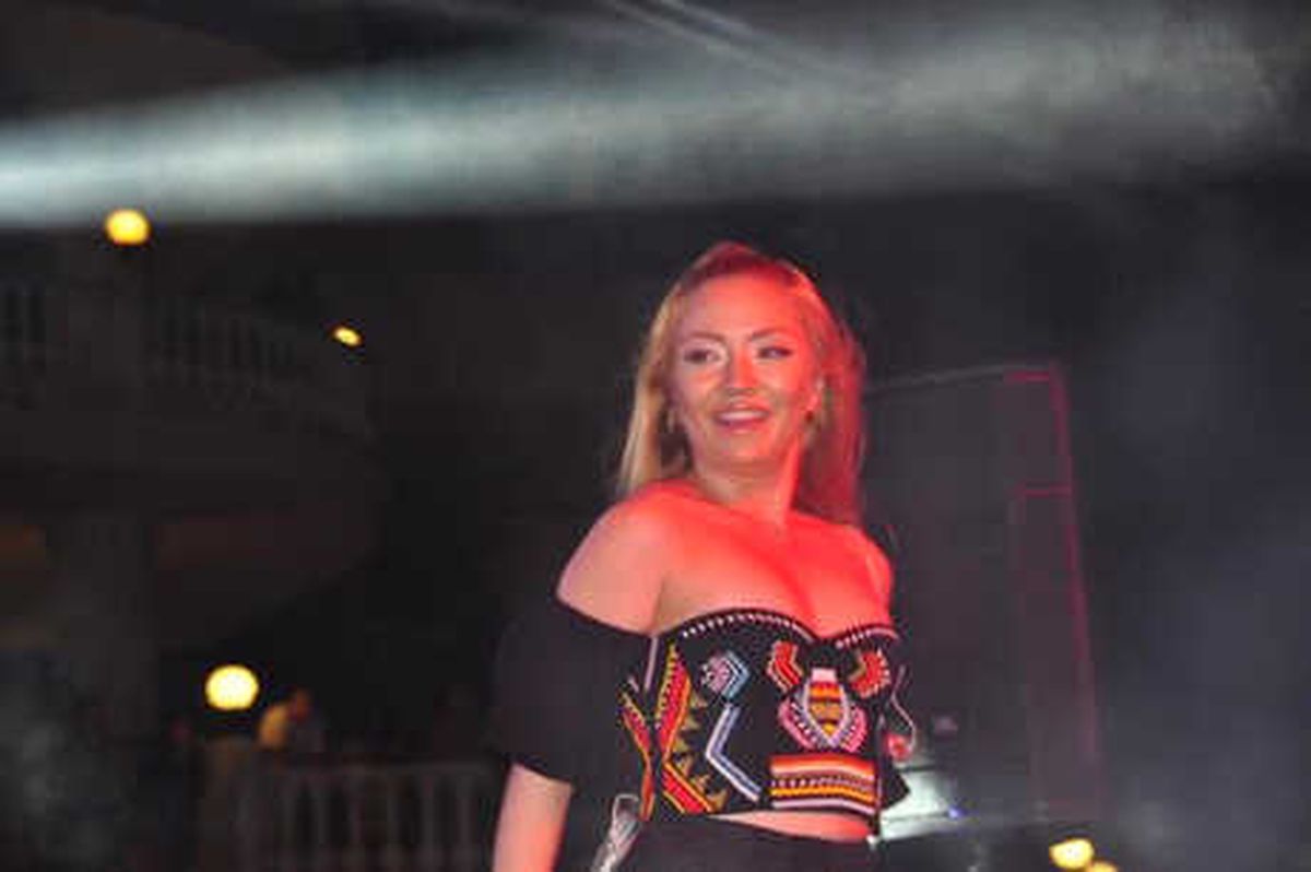 Ece Seçkin: Eylülde Nişan, Seneye Düğün Yapacağız