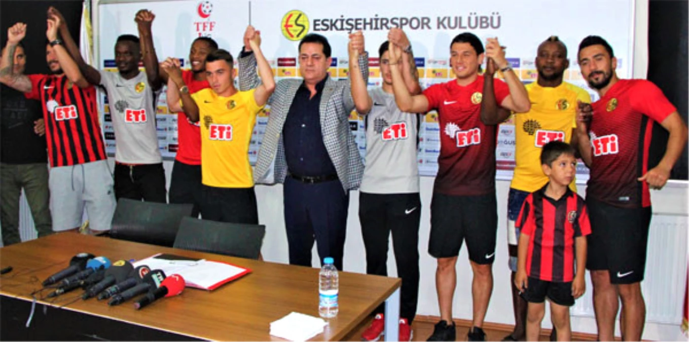 Eskişehirspor\'da İmza Şov! 8 Transfer...