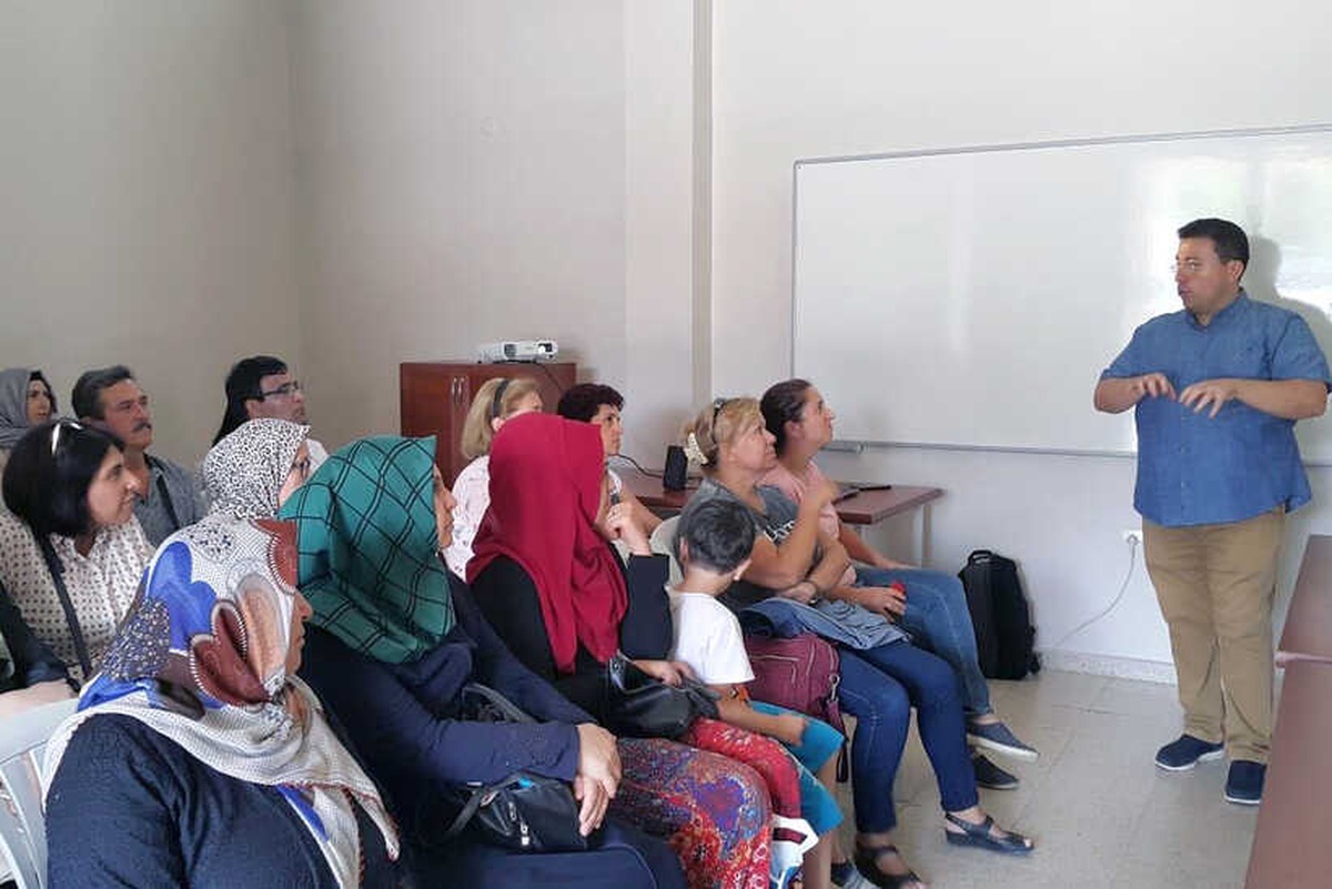 Esmek\'ten Farkındalık Yaratan Eğitim