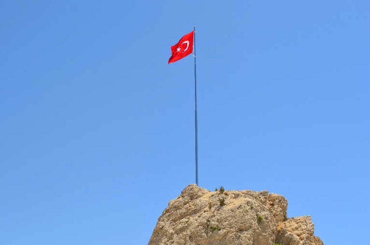 Gabanlar Mevkisine Türk Bayrağı Dikildi