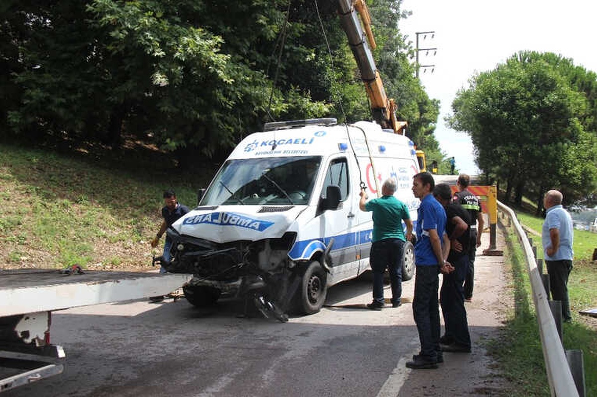 Hastaya Yetişmeye Çalışan Ambulans Kaza Yaptı