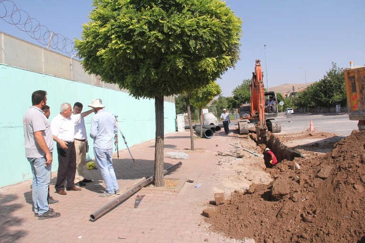 İncesu\'da Yağmur ve Kar Suyu Tahliye Kanalı Yapım Çalışması Başladı