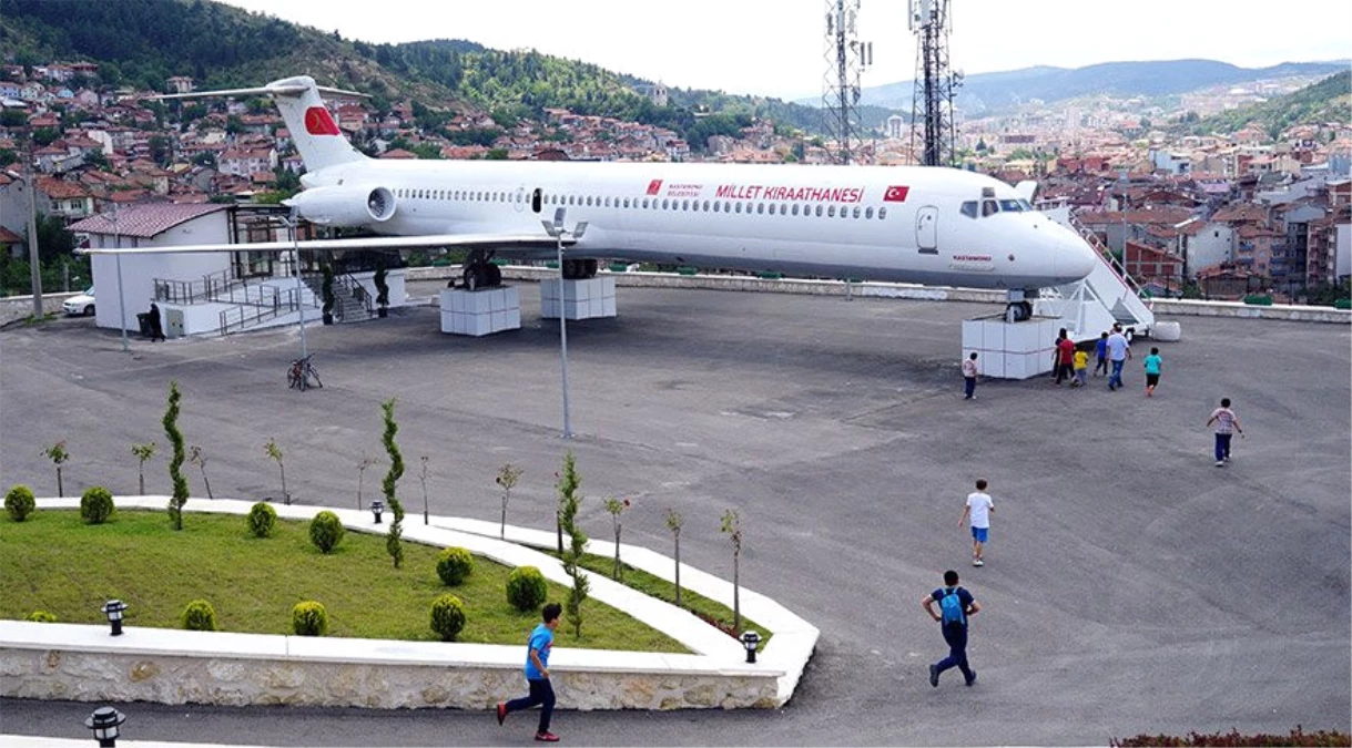 İstanbul\'dan Kastamonu\'ya Getirilen Boing 737 Tipi Yolcu Uçağı Millet Kıraathanesine Dönüştürüldü