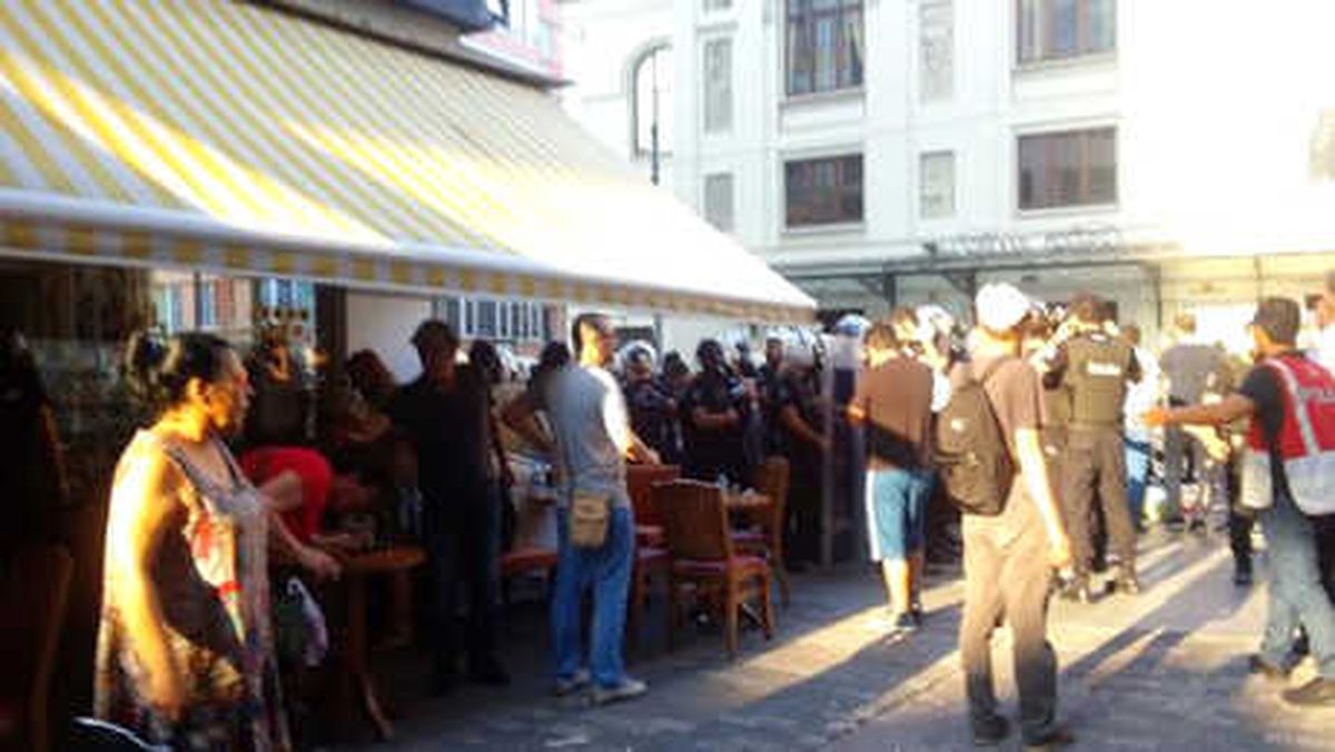 Kadıköy\'de Eyleme Polis Müdahalesi: 14 Gözaltı
