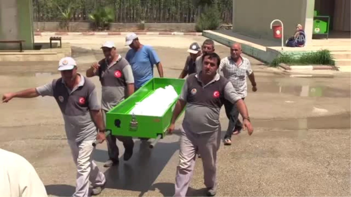 KKTC Açıklarında Göçmenleri Taşıyan Teknenin Batması - Iraklı Kadının Cenazesi Toprağa Verildi