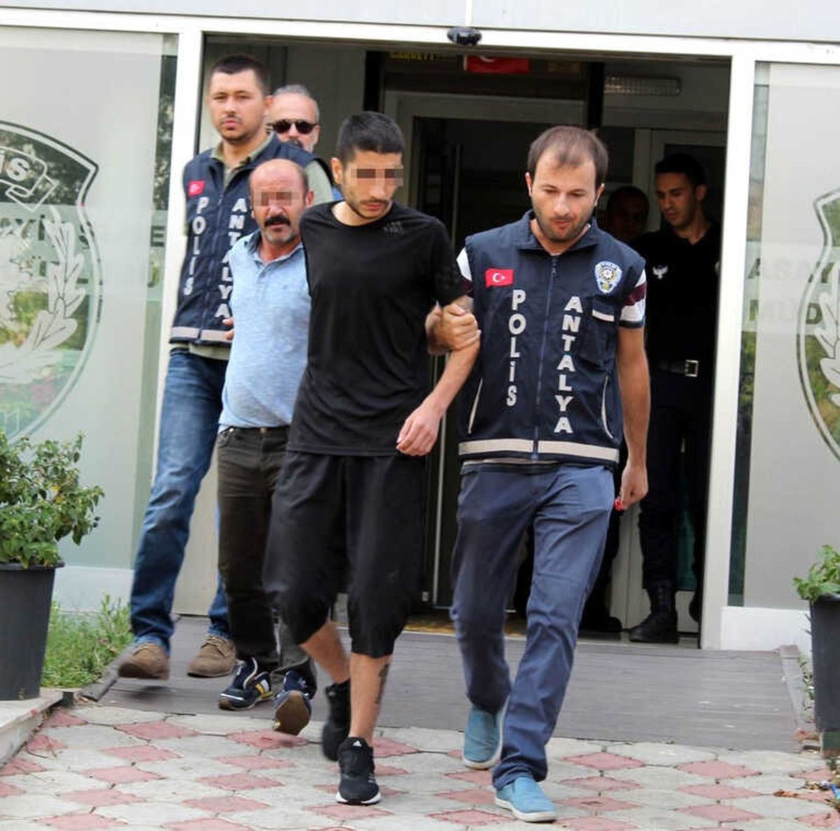 Lösev Dolandırıcılığına 3 Tutuklama