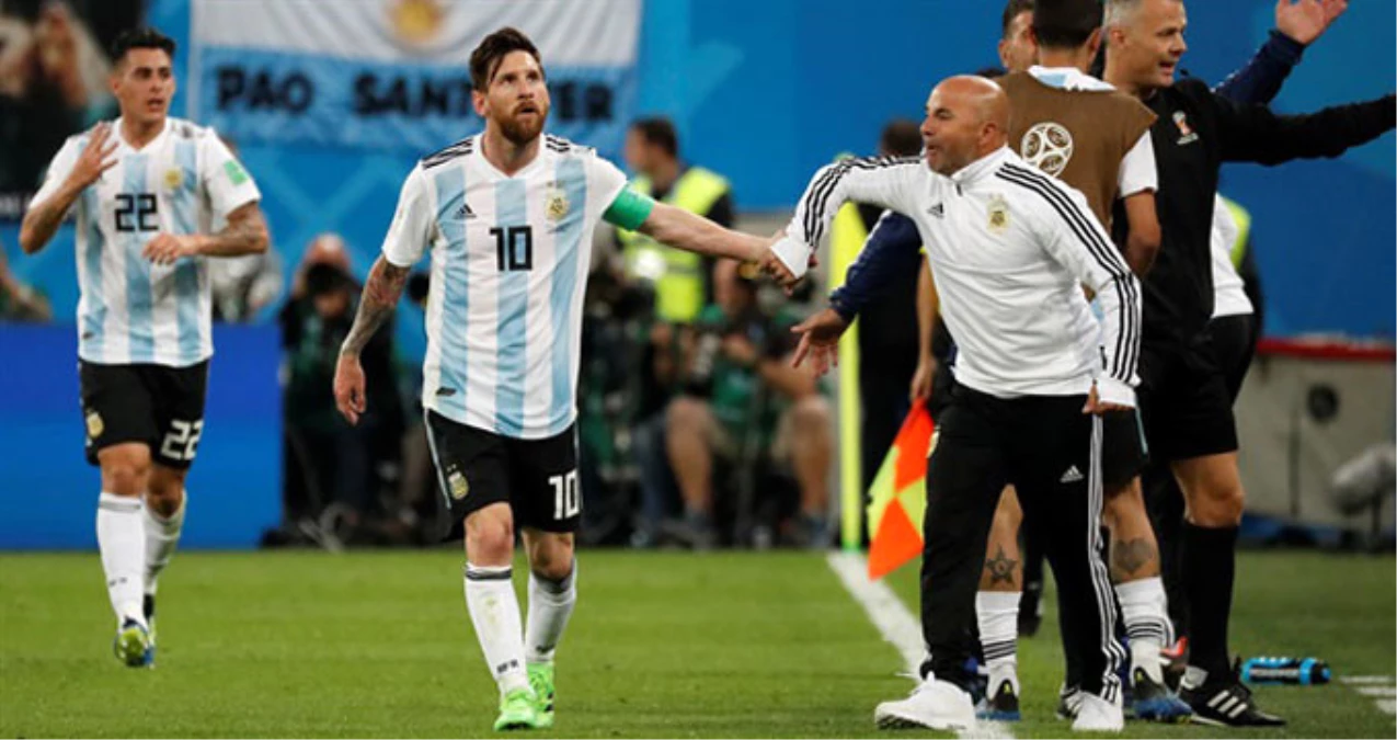 Messi, Teknik Direktör Sampaoli\'yi Soyunma Odasında Rezil Etmiş