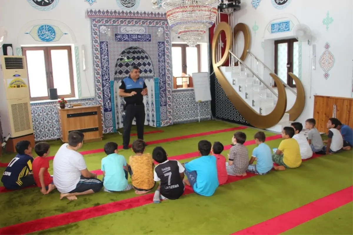 Polis Öğrencileri Bilgilendirdi