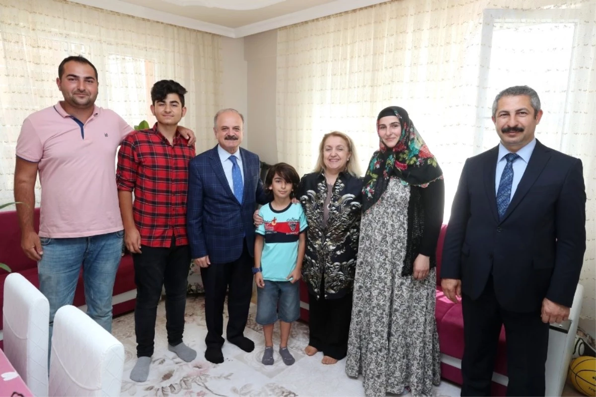 Şehit Kurbanoğlu\'nun Ailesi Ziyaret Edildi