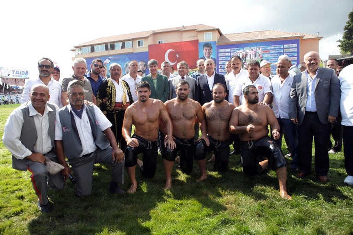 Türel, Antalyalı Pehlivanları Kutladı