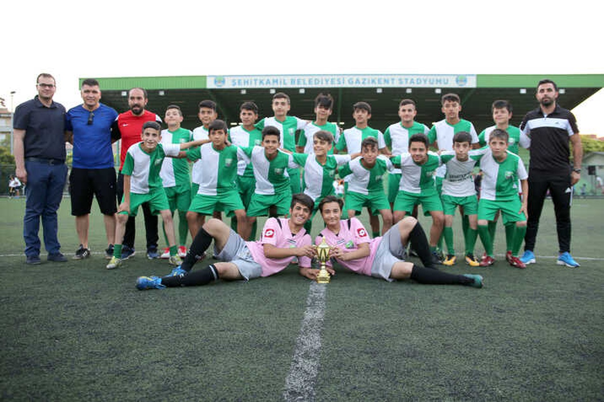 Yeşil-Siyahlı Sporcular 7 Kupa Kaldırdı