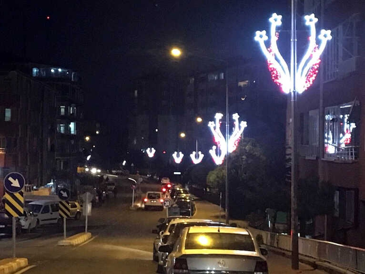 Yozgat\'ın Caddeleri Estetik Işıklandırmalarla Renklendi