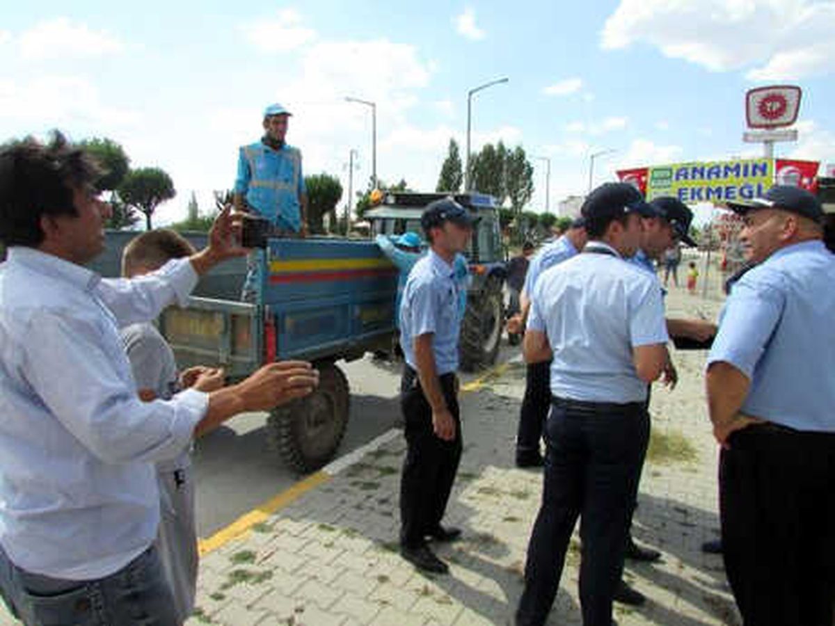Zabıtanın Operasyonunu, Canlı Yayın Yaparak Protesto Etti