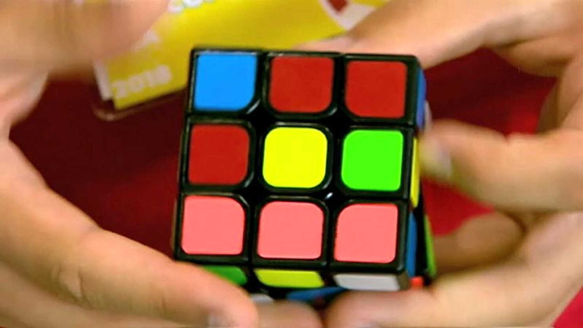 Zeka Küpü Gençler Rubiklerle Yeteneklerini Yarıştırıyor