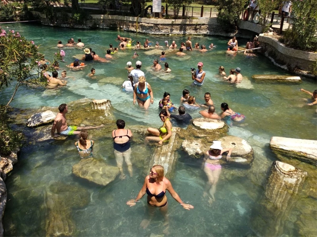 2 Bin 500 Yıllık Antik Havuz Turistlerle Doldu
