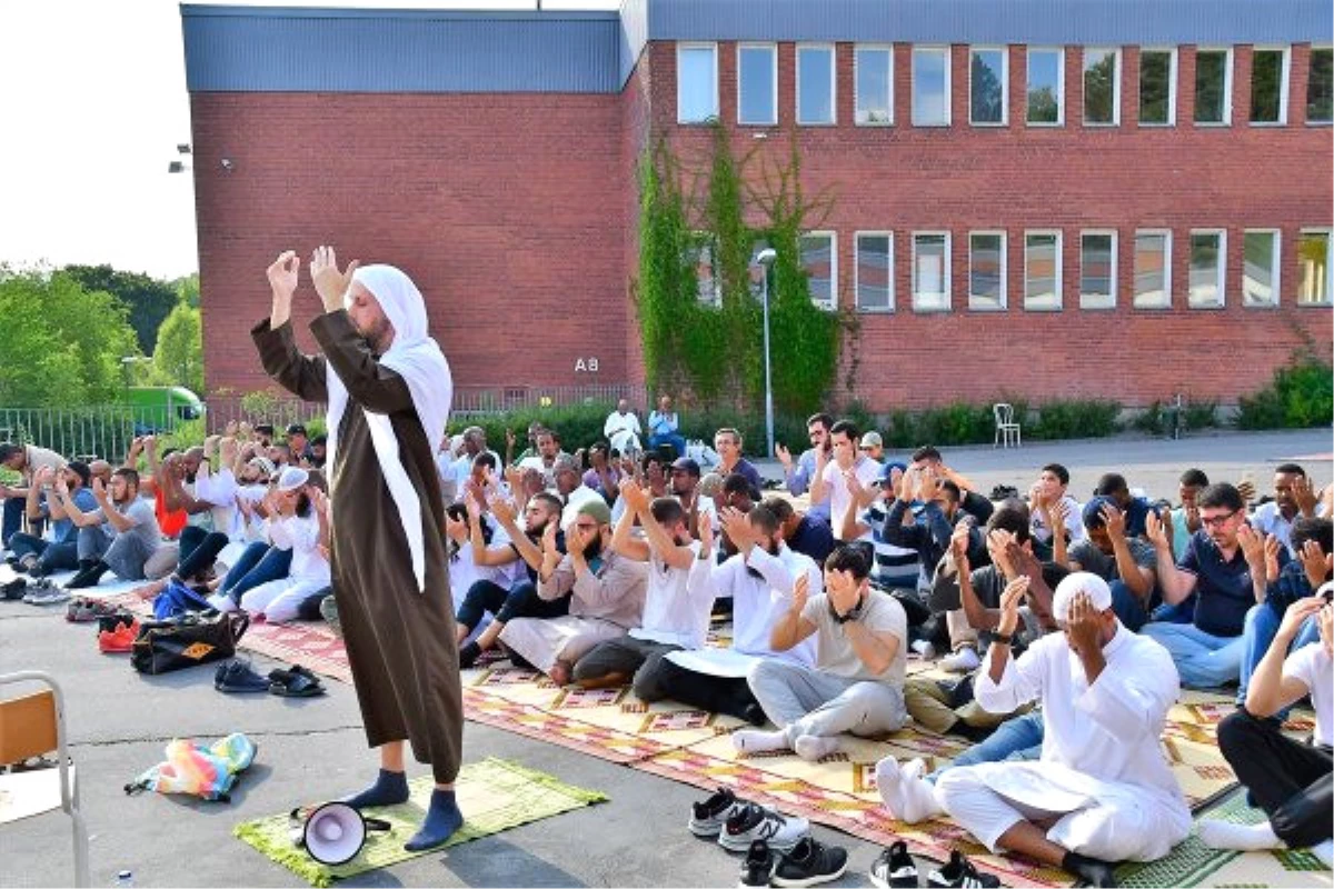 66 Yılın En Sıcak Yazını Yaşayan İsveç\'te, Müslümanlar Yağmur Duası Yaptı