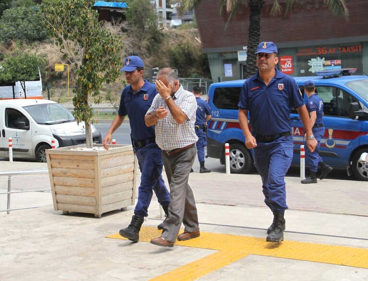 Alanya\'da Esrar ve Hint Keneviri Ele Geçirildi