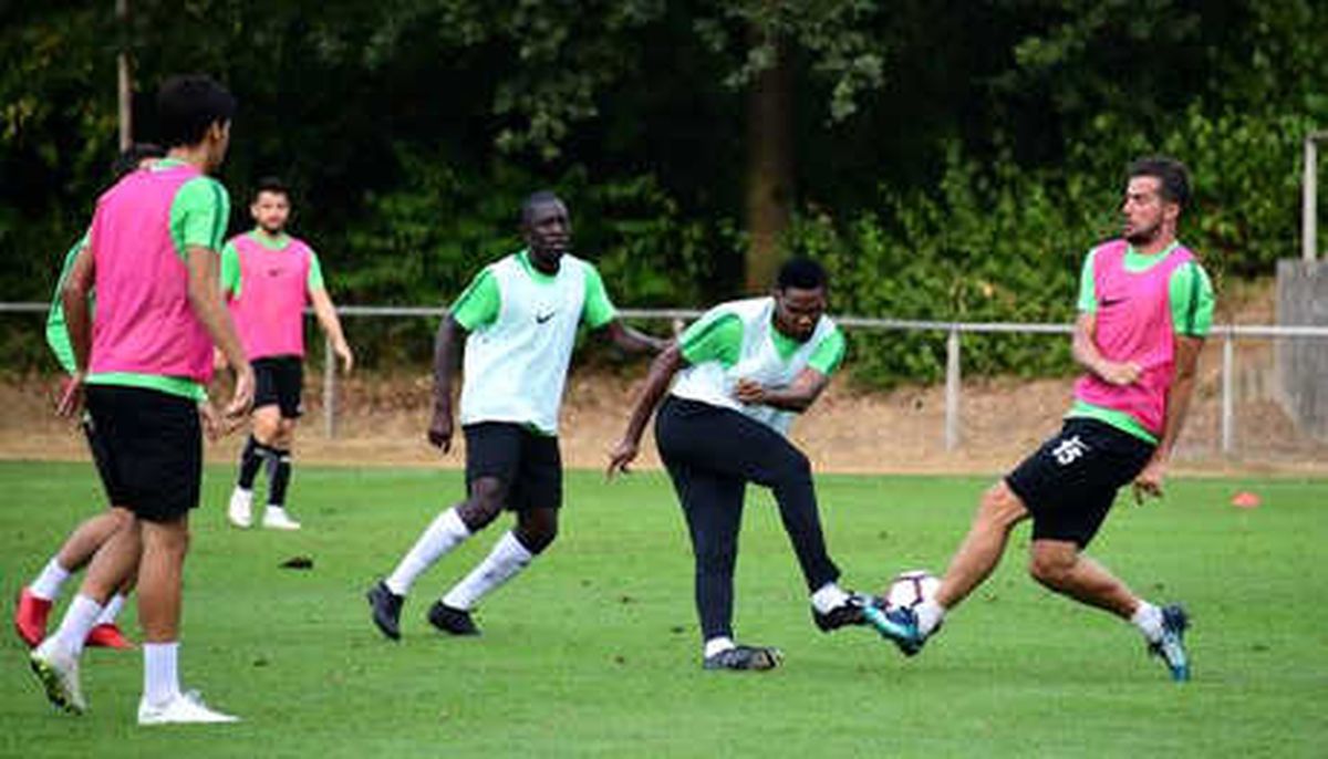Atiker Konyaspor\'un Hollanda Kampı Başladı