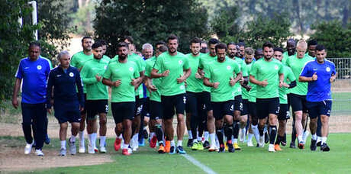 Atiker Konyaspor\'un Hollanda Kampı Başladı
