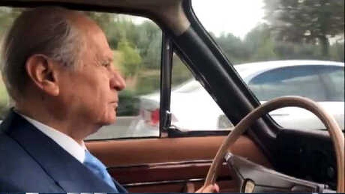 Devlet Bahçeli Klasik Otomobille Ankara Turu Yaptı