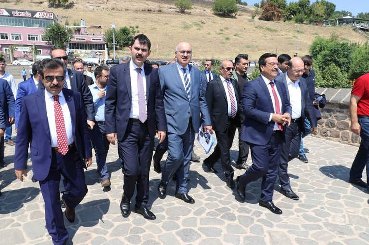 Bakan Kurum: "Çukur Teröründe Canlarını Veren Şehitlerimizin Olduğu Alanları Gezdik"