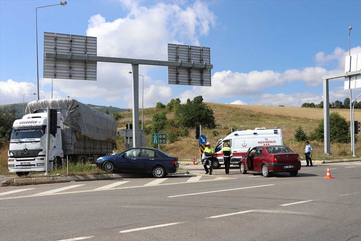 Bolu\'da Trafik Kazası: 4 Yaralı