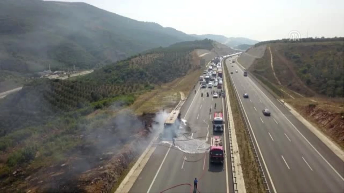Bursa\'da Seyir Halindeki Yolcu Otobüsü Yandı