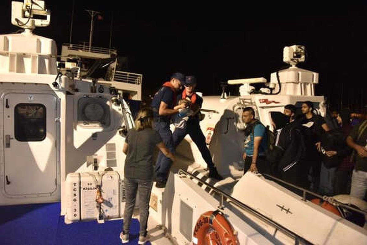 Çeşme\'de 41 Göçmen Yakalandı