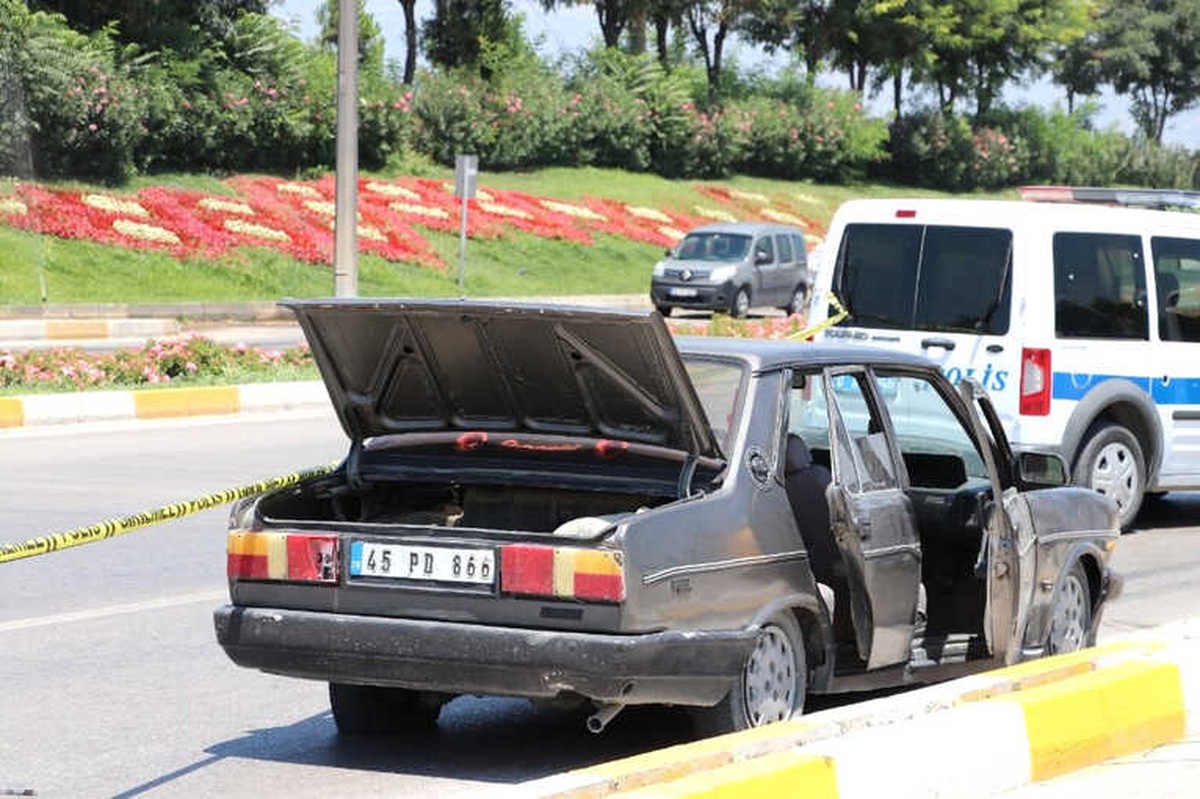 Dur\' İhtarına Uymayarak Kaçan Otomobil Lastiklerini Patlatılarak Durduruldu