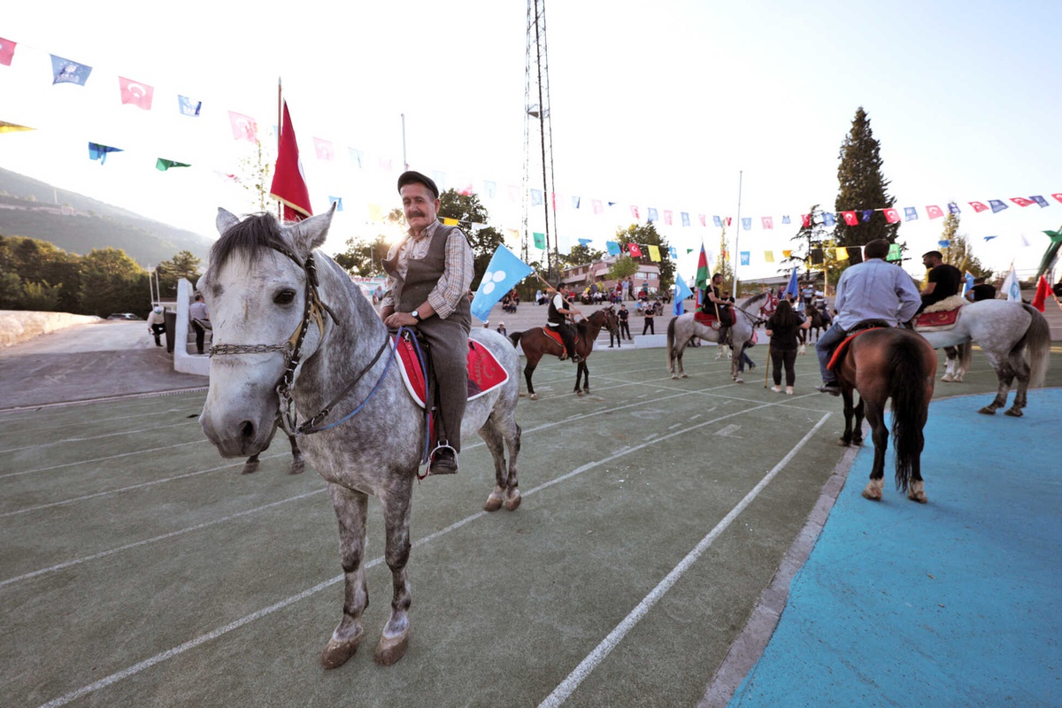 Ecdat Yadigârı \'Ata Sporları\' Bursa\'da Yaşatılıyor