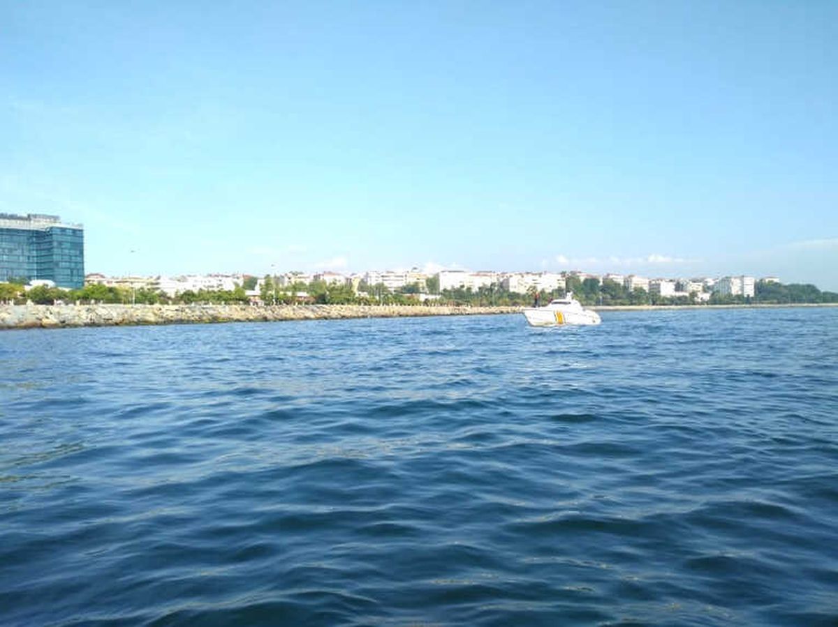 Kadıköy\'de Denize Giren Genç Boğuldu