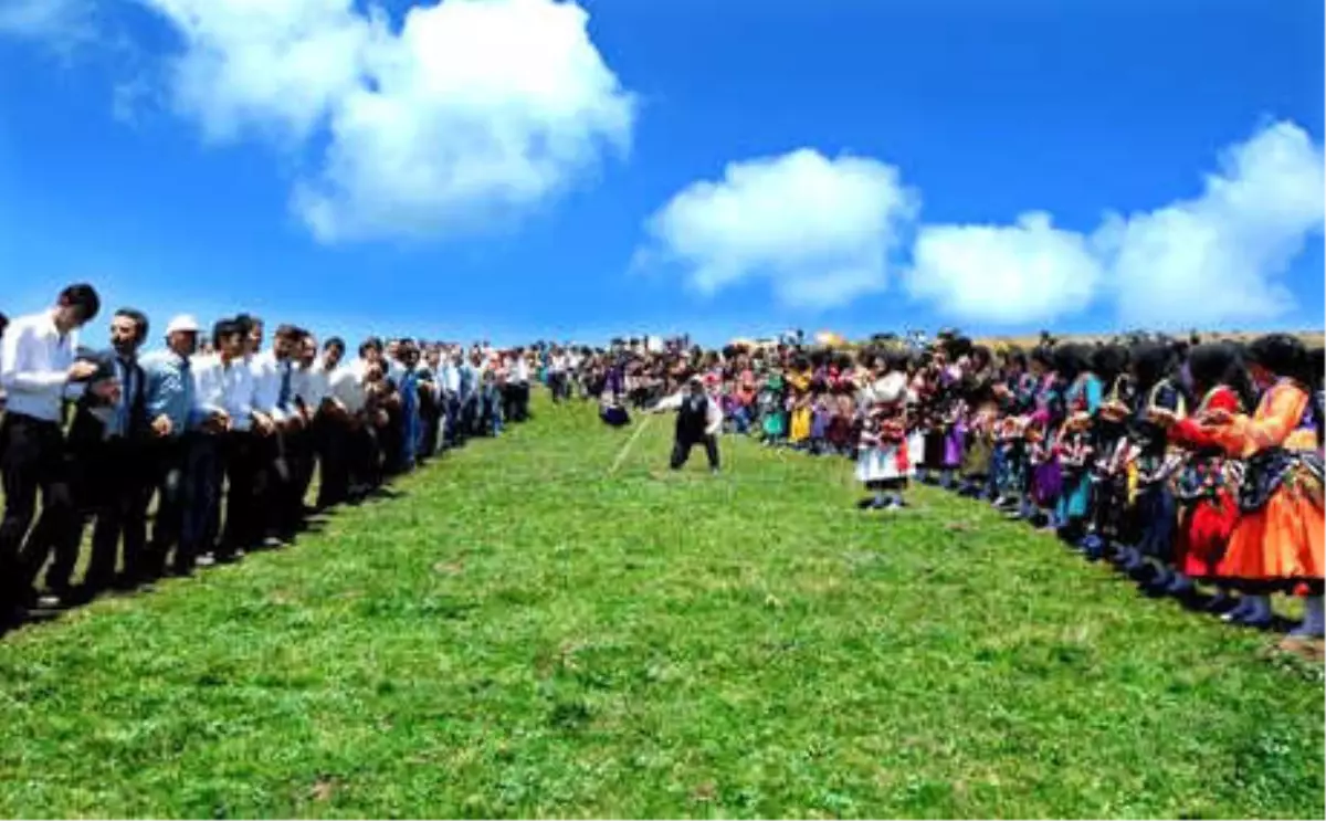 Kadırga Yayla Şenliği Yapıldı; Üstü Açık Camide Namaz Kılındı