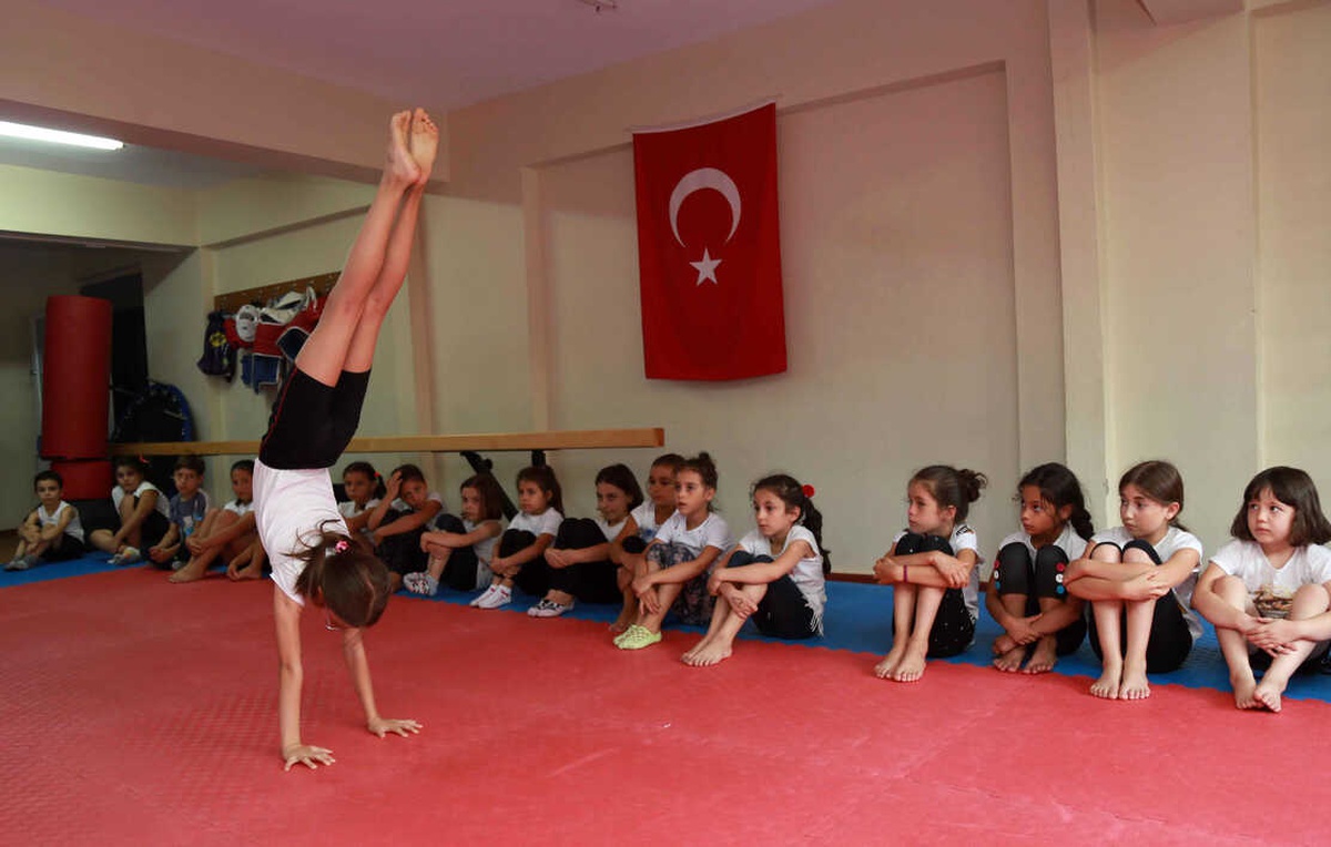 Karabağlar\'da Yaz Spor Okulları Dopdolu Geçiyor