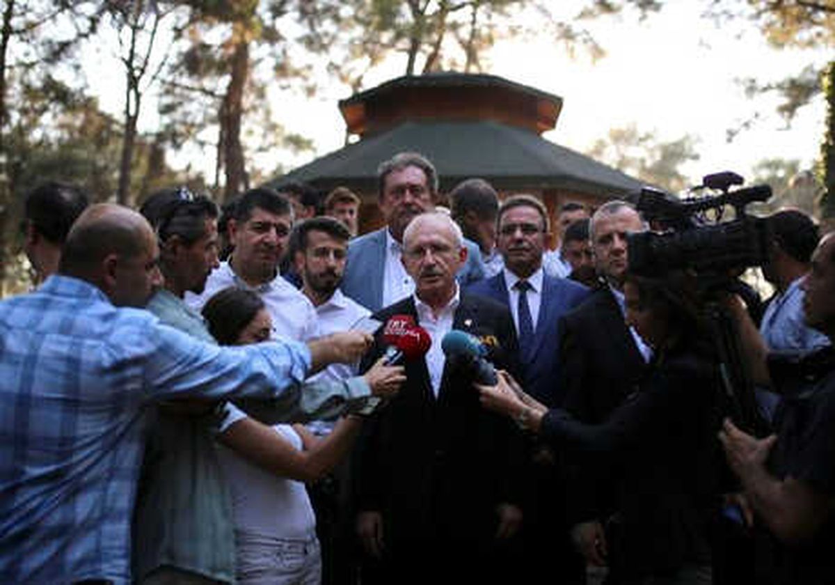 Kılıçdaroğlu\'na \'Siyasetin Ceo\'su\' Pankartıyla Karşılama (2)