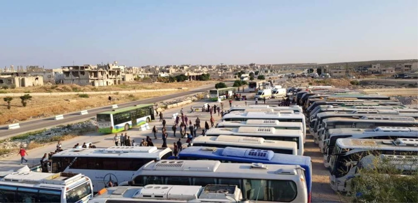 Kuneytra\'dan İlk Mülteci Kafilesi İdlib\'e Geldi