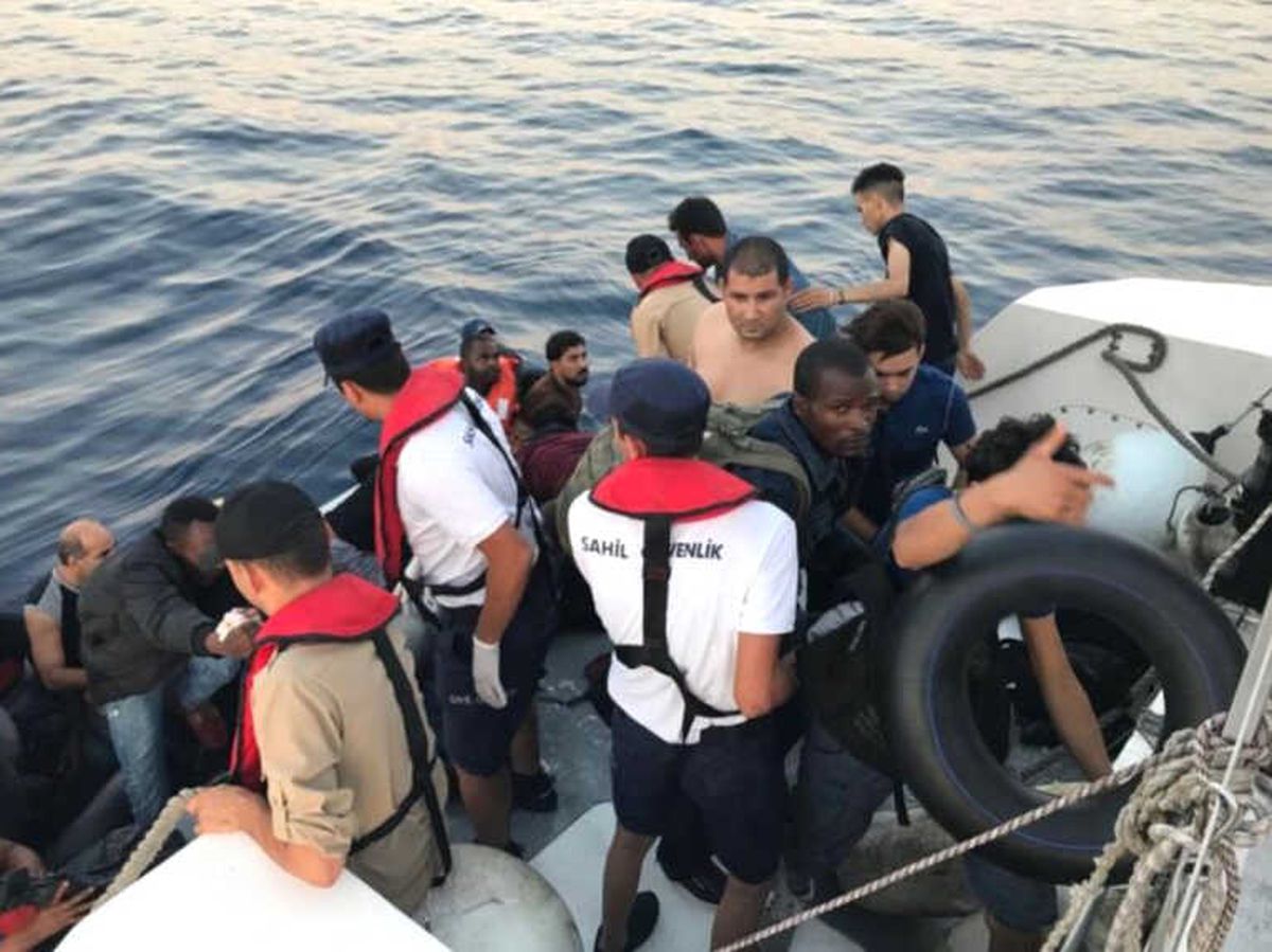 Kuşadası\'nda 42 Kaçak Göçmen Yakalandı