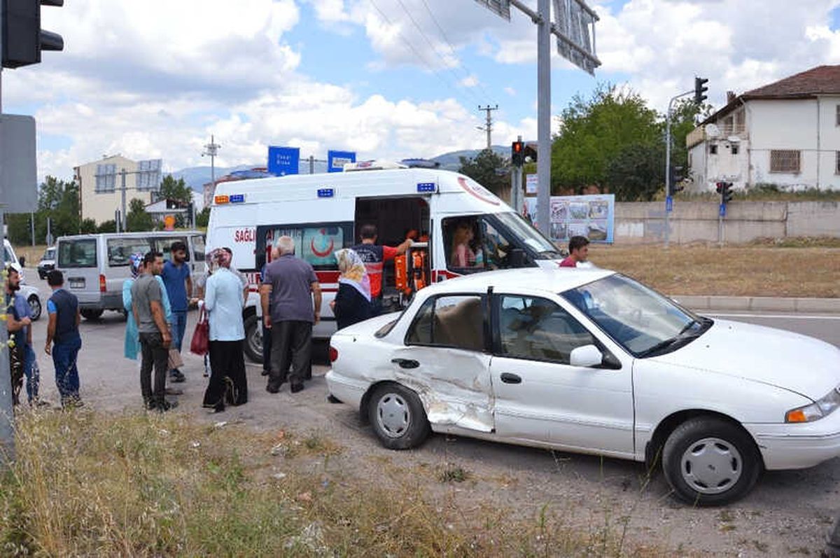 Niksar\'da Trafik Kazası: 5 Yaralı