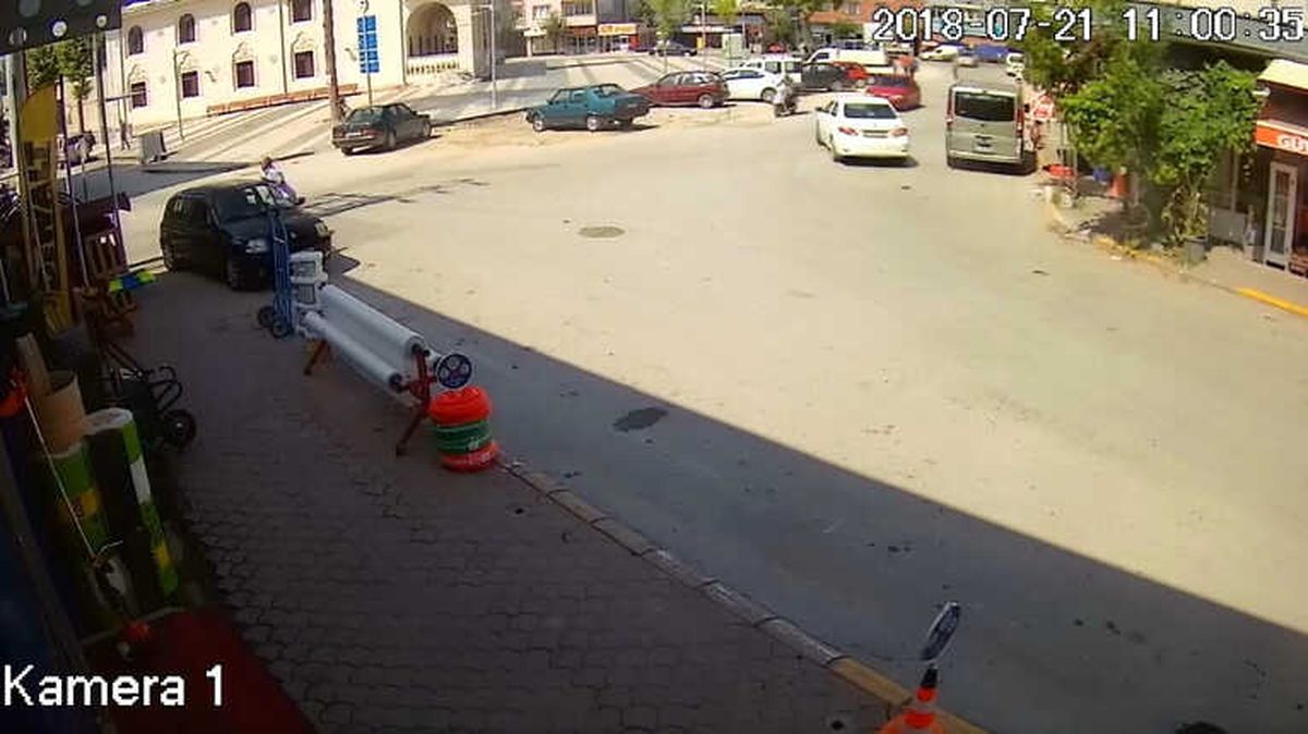Sakarya\'da Simitçide Sıra Kavgası Kanlı Bitti