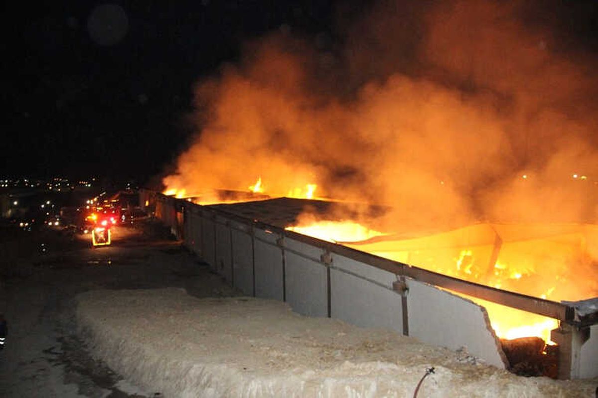 Şanlıurfa Osb\'deki Bir İplik Fabrikasında Yangın Çıktı