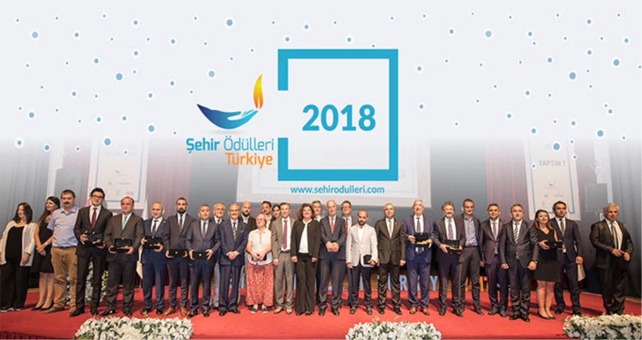 \'Şehir Ödülleri Töreni Türkiye 2018\'de Artvin\'e \'Yılın Valiliği\' Ödülü Verildi