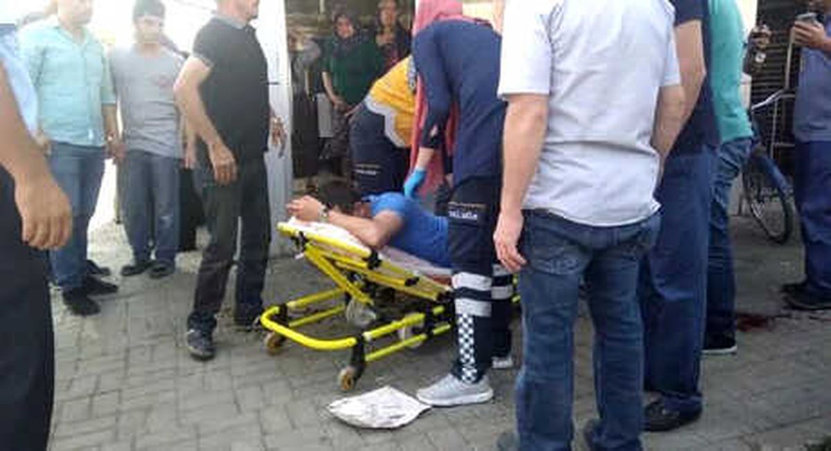 Simitçi, Sıra Kavgasında Makasla Meslektaşını Yaraladı