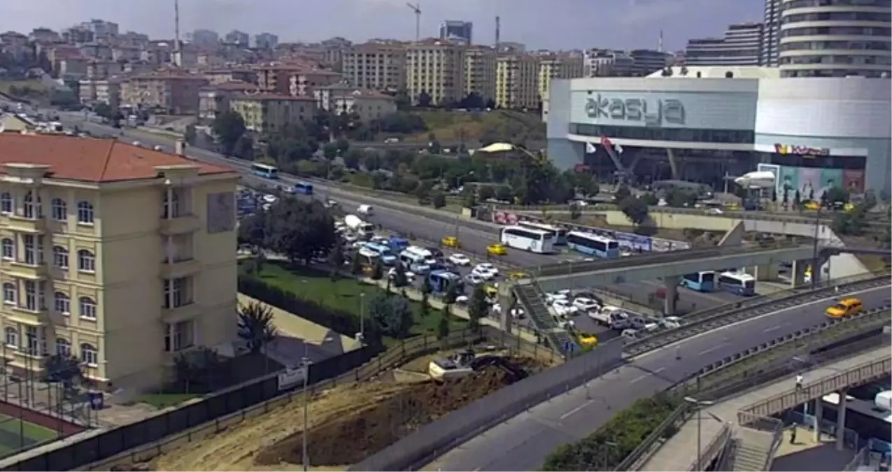 Kadıköy D-100 Karayolu Üzerinde Seyir Halindeki Bir Araç Yandı