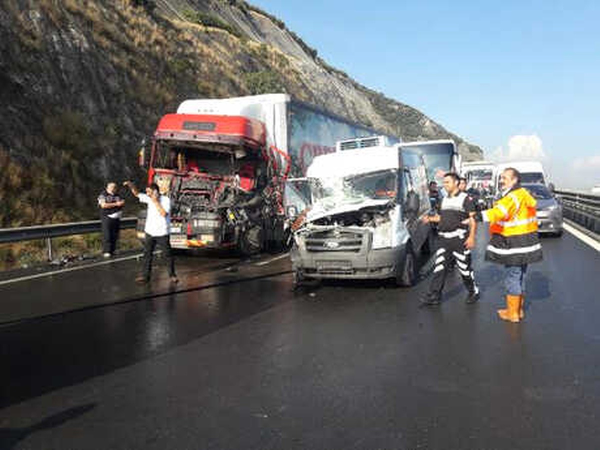Tem Otoyolu\'nda Zincirleme Kaza: 1 Yaralı