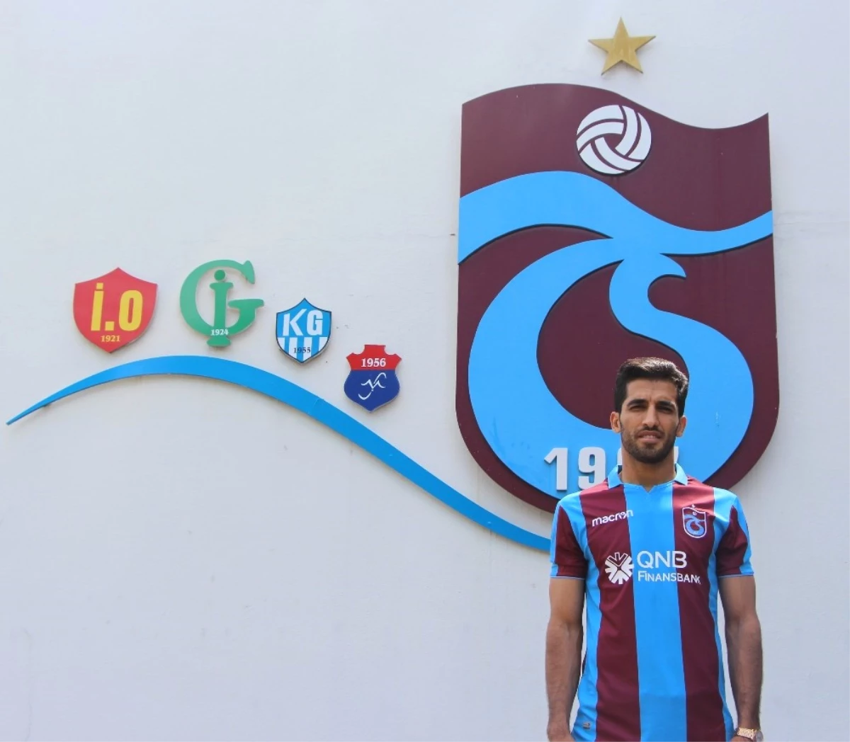 Trabzonspor, İranlı Milli Futbolcu Vahid Amiri ile Sözleşme İmzaladı