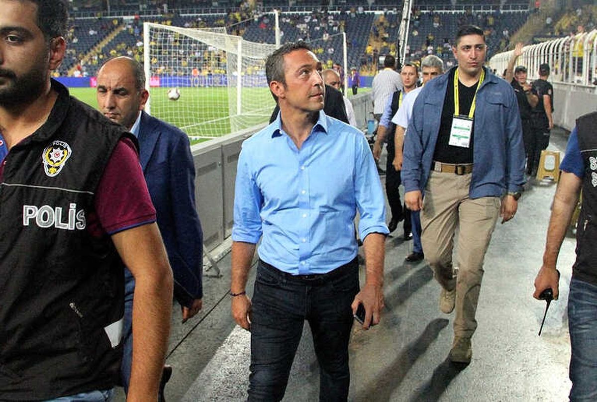 Tribünlerden Ali Koç\'a Sevgi Seli