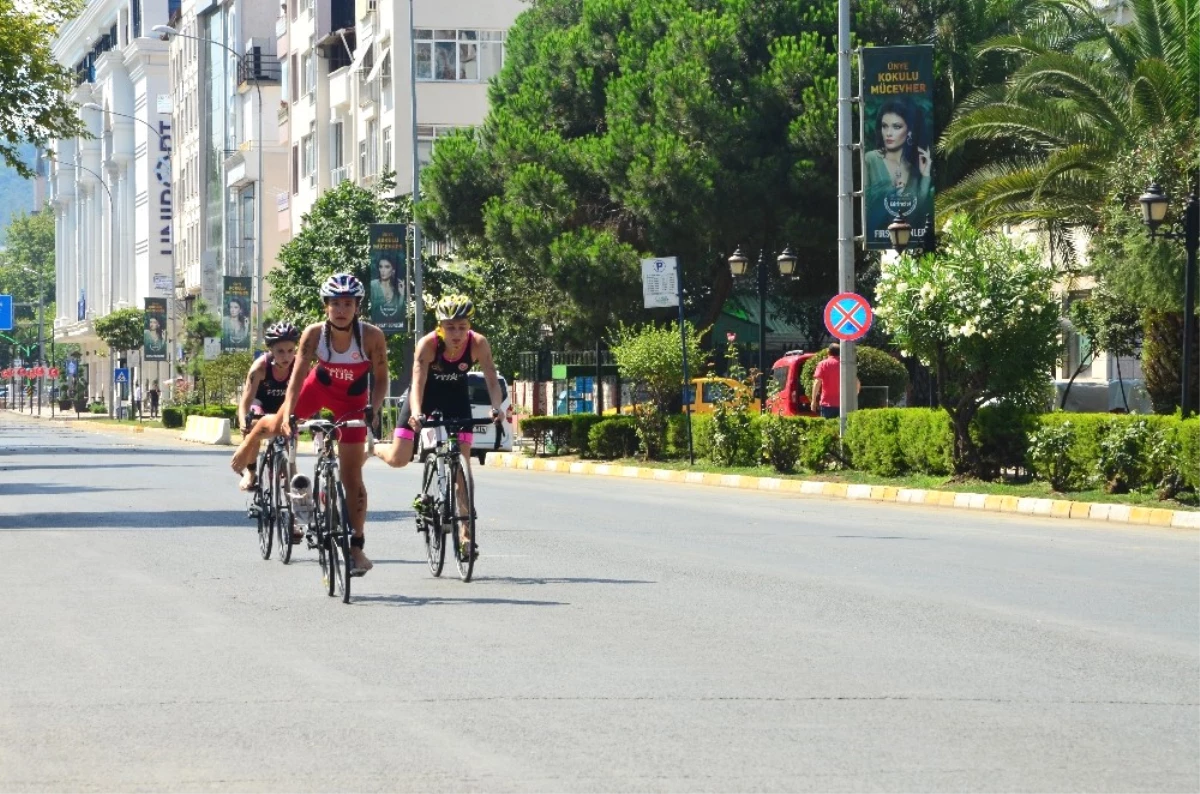 Ünye\'de Triatlon Heyecanı