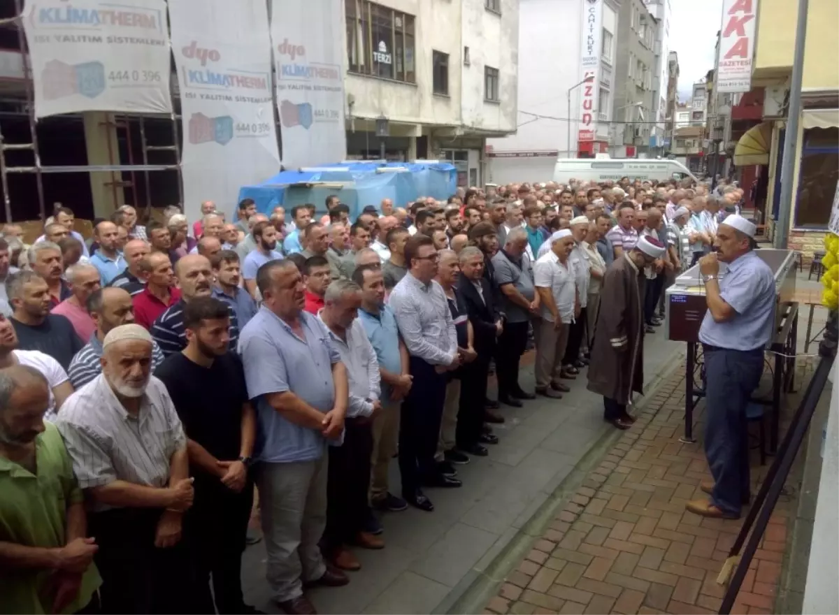 Vakfıkebir\'de Meydana Gelen Kazada Hayatını Kaybeden Serhan Akyol Toprağa Verildi