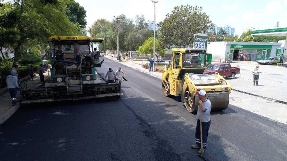 Adana\'nın Yolları Gece Gündüz Asfaltlanıyor