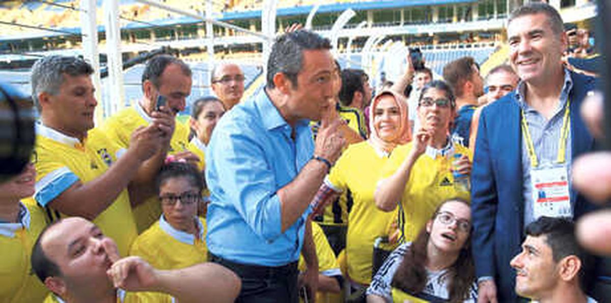 Başkan Ali Koç\'a Sevgi Seli